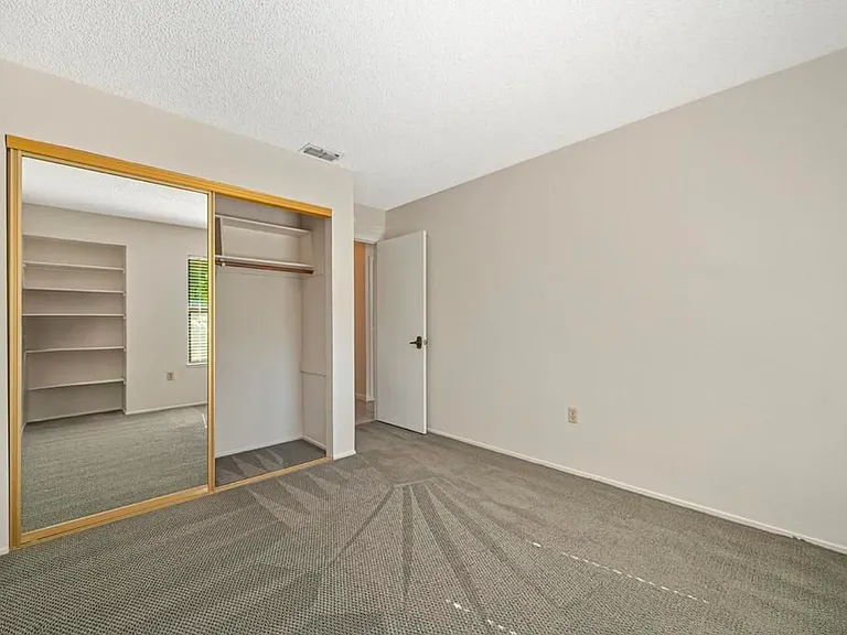 1545 Wimbledon Dr — Photo 17