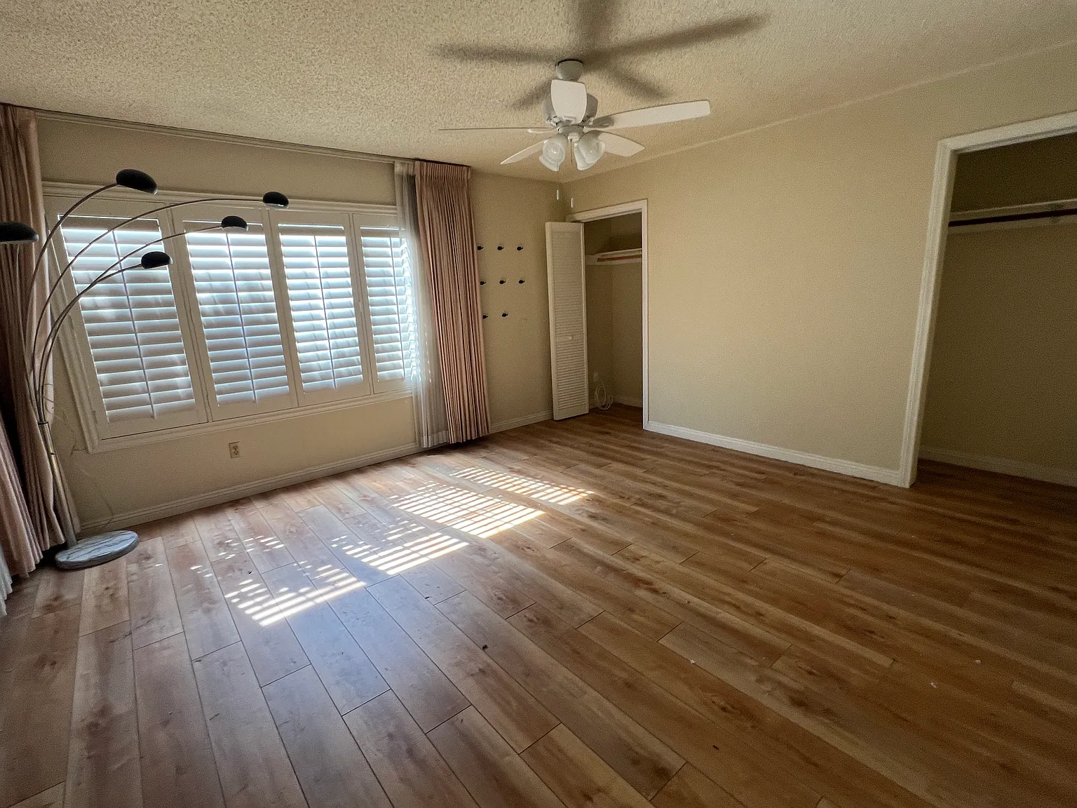 6 bed, 2142 sqft, $890 — Photo 2