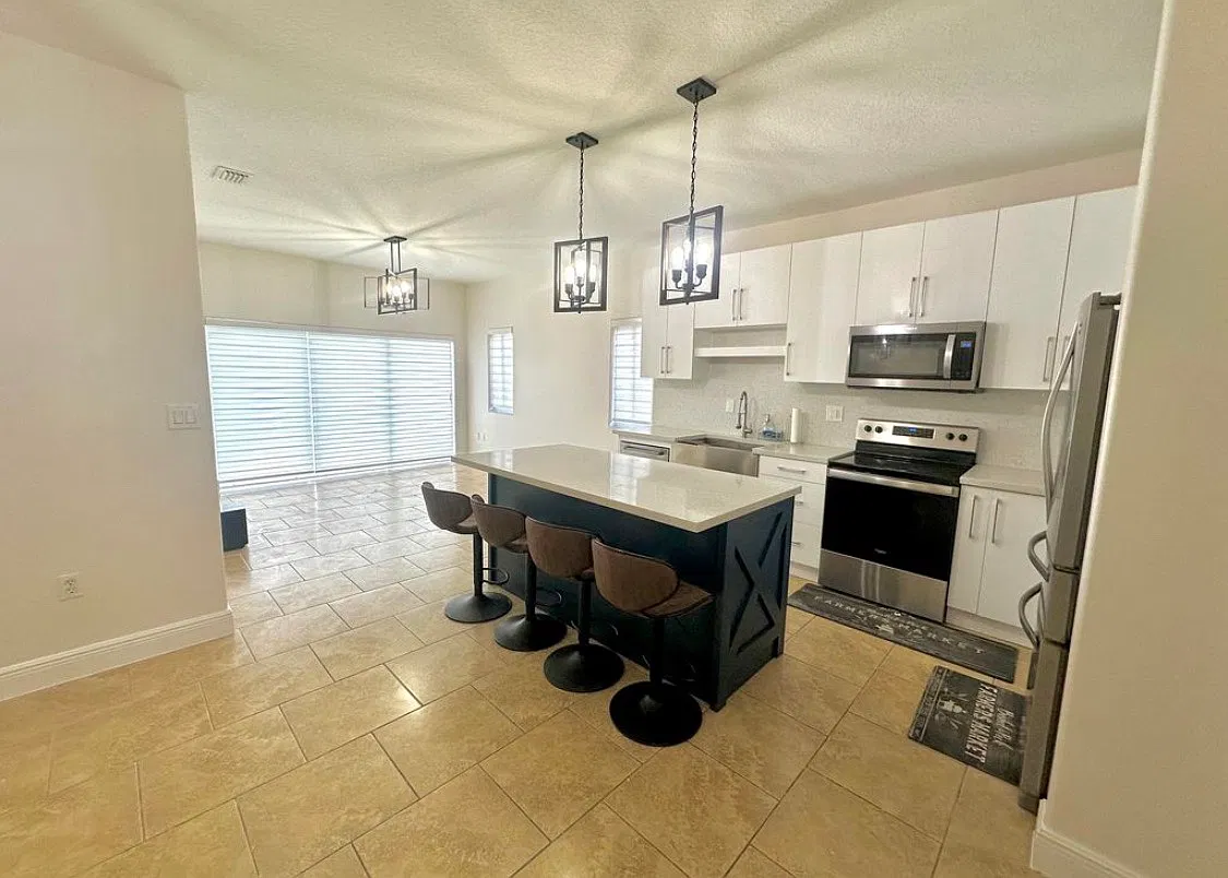 4 bed, 1700 sqft, $3,600 — Photo 4