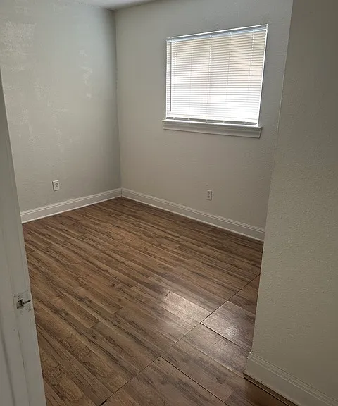 4911 Longfellow Blvd — Photo 7