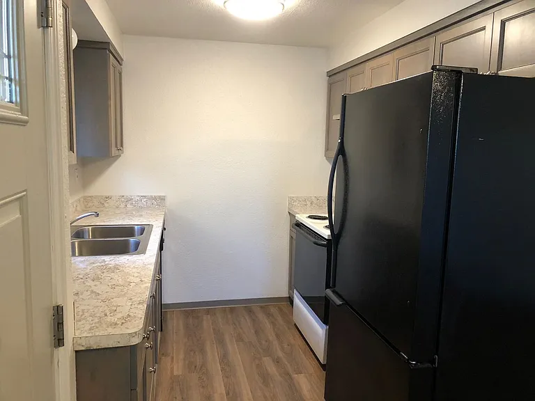 2759 W Lorraine Ave — Photo 2