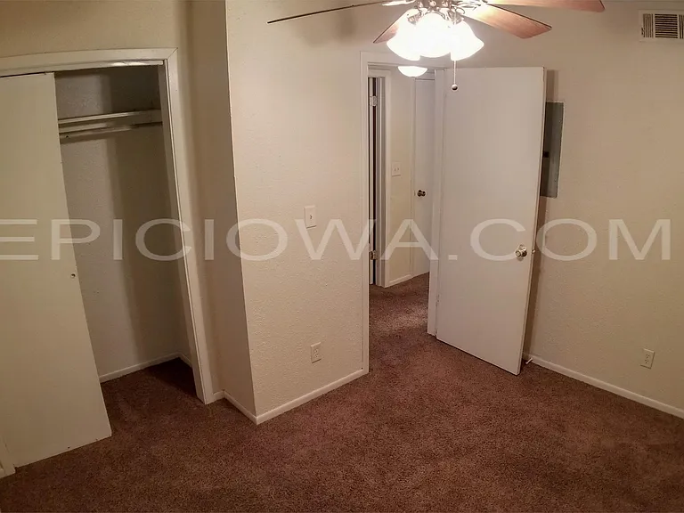 1228 O Avenue Pl NE — Photo 7