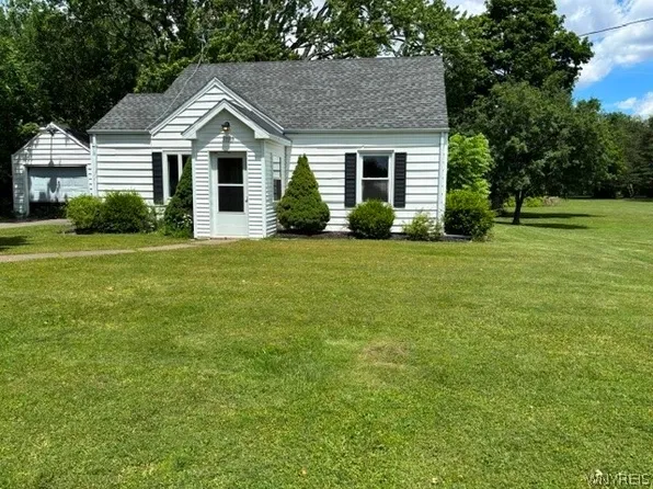 10889 Maple Ridge Rd, Medina, NY 14103