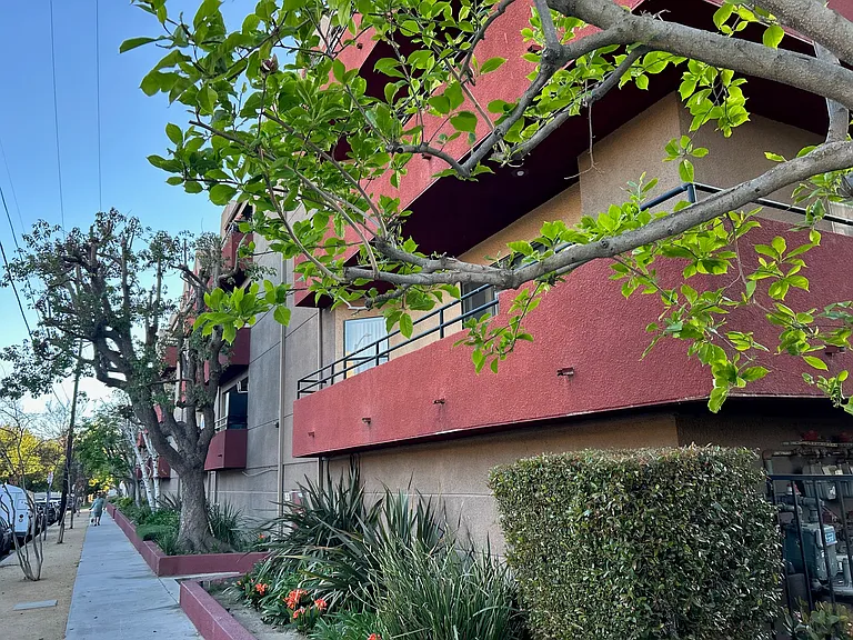 4717 Ben Ave Apartments — Photo 4