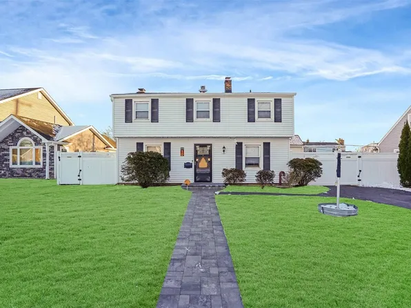 68 Sugar Maple Road, Levittown, NY 11756