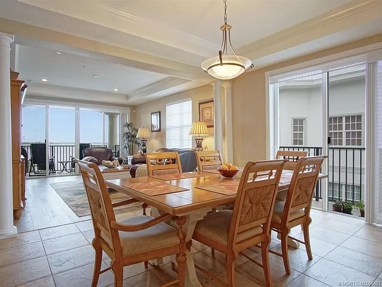3736 NE Indian River Dr — Photo 4