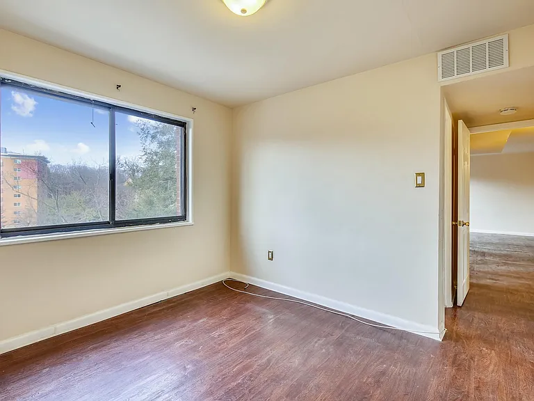 7611 Maple Ave #501 — Photo 21