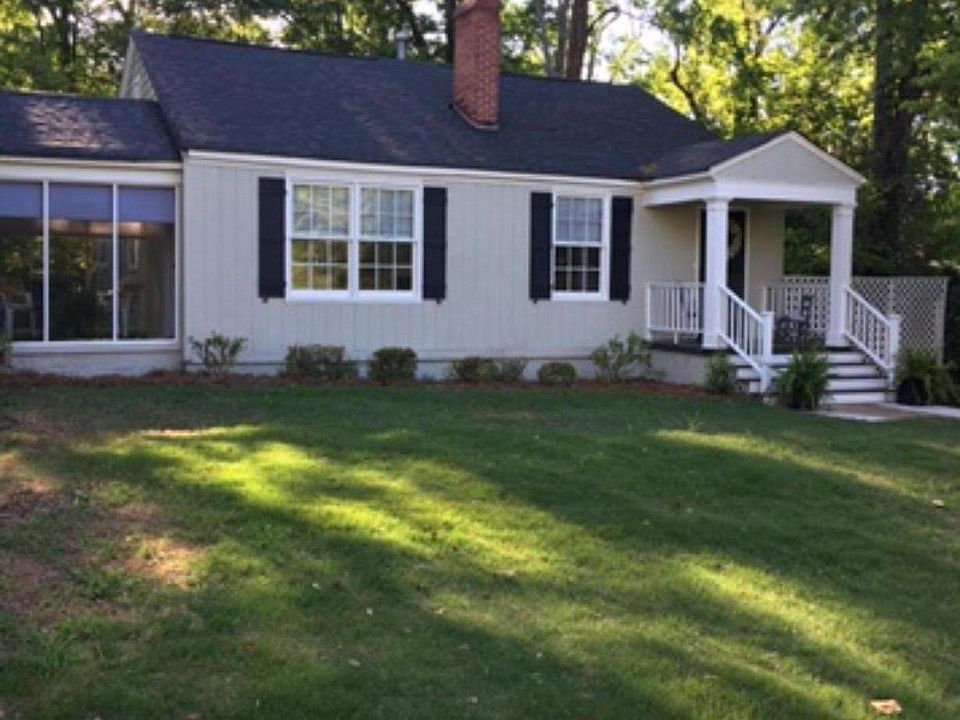 FRONT OF HOUSE