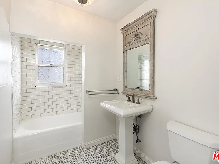 2030 Vine St — Photo 24