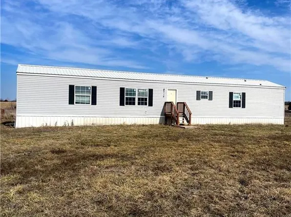 116 Trianon Rd, Mulberry, KS 66756