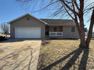 204 Maple St, Cambridge, IL 61238