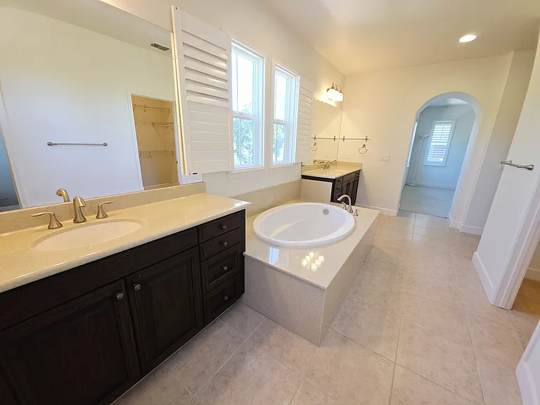 4887 Thorndike Ln — Photo 35