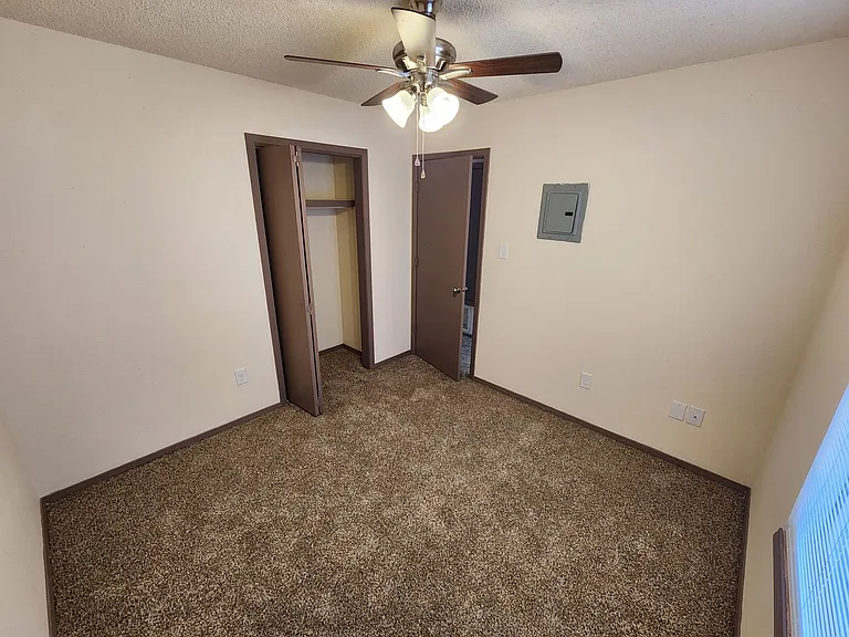 2509-2511 Pecan Dr — Photo 14