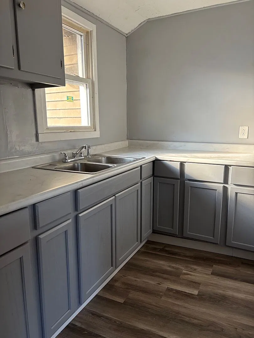2 Bedroom 1 Bath (Duplex) — Photo 2