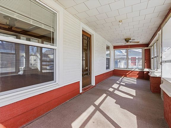 4th image of 404 E Ash St