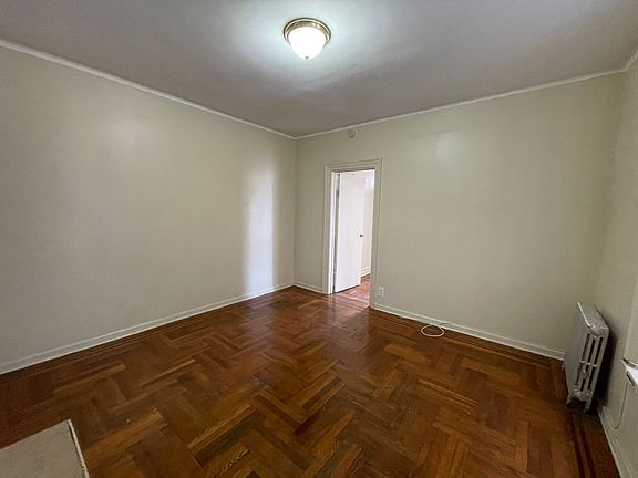4th image of 2321 65th St APT B1