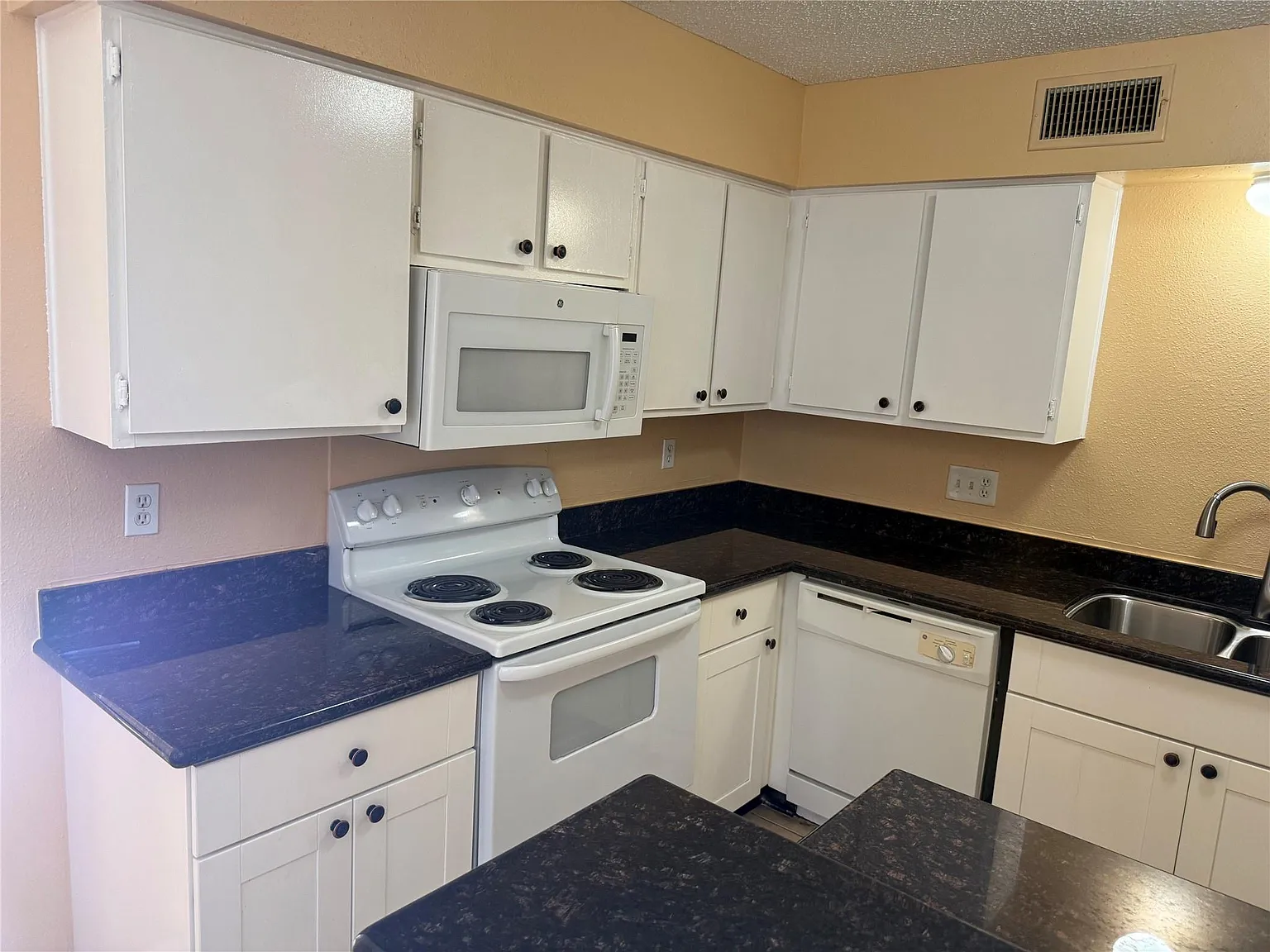 12526 Tambourine Dr — Photo 4
