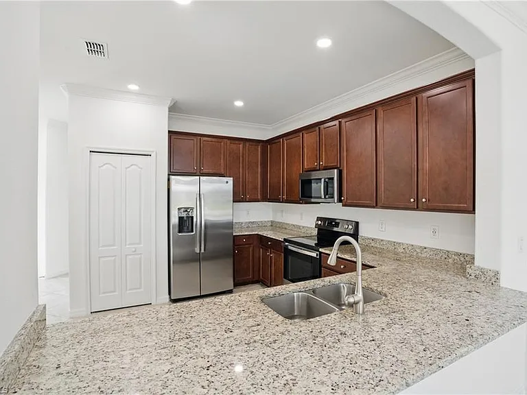 1767 Alameda Dr — Photo 8