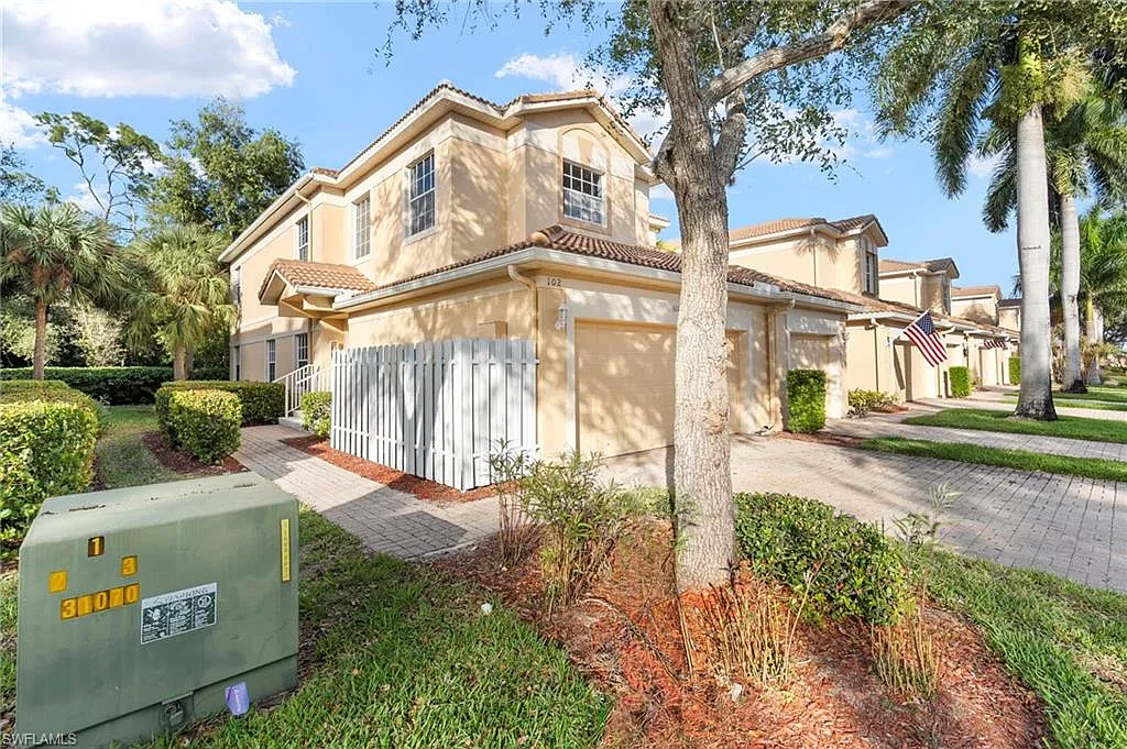 4 bed, 2.0 bath, 2024 sqft, $2,050 — Photo 2