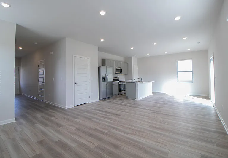 1247 Ross Farms Blvd — Photo 4