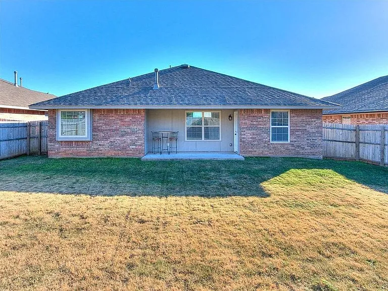525 Talon Dr — Photo 33
