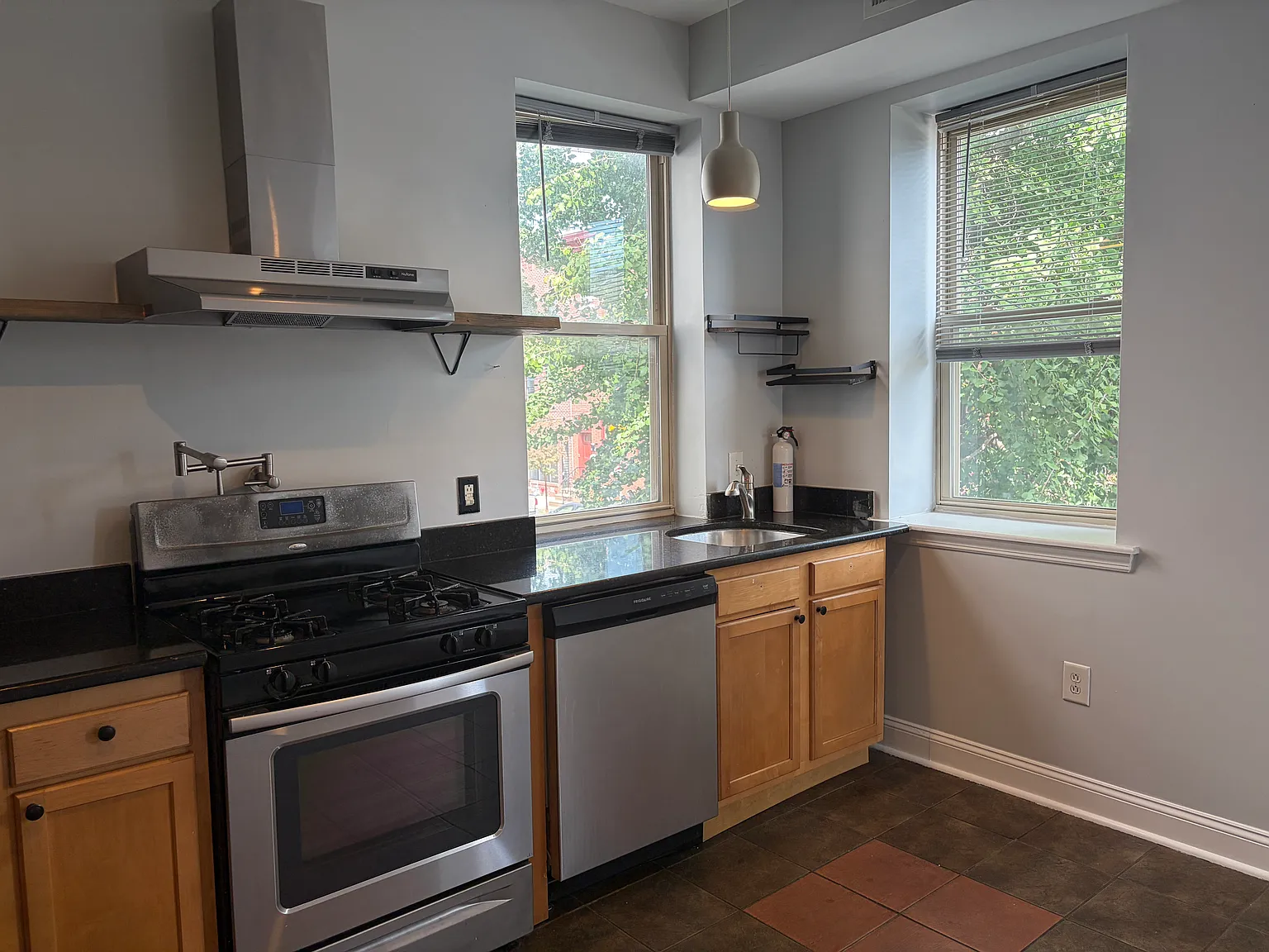 2 bed, 1200 sqft, $1,850 — Photo 3