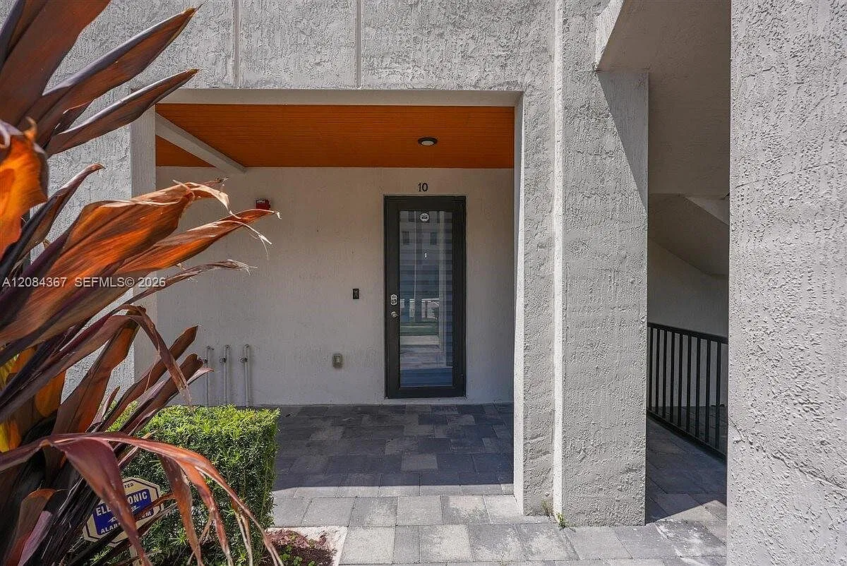 3 bed, 2.5 bath, 1429 sqft, $3,600 — Photo 3