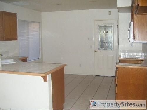 4th image of 15572 Garnet Ct