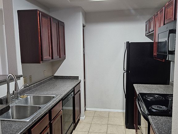 4th image of 3830 S Lakewood Pkwy #1094