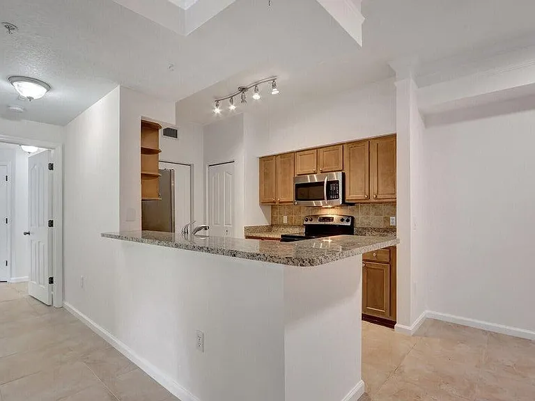 7101 Myrtlewood Cir W — Photo 2