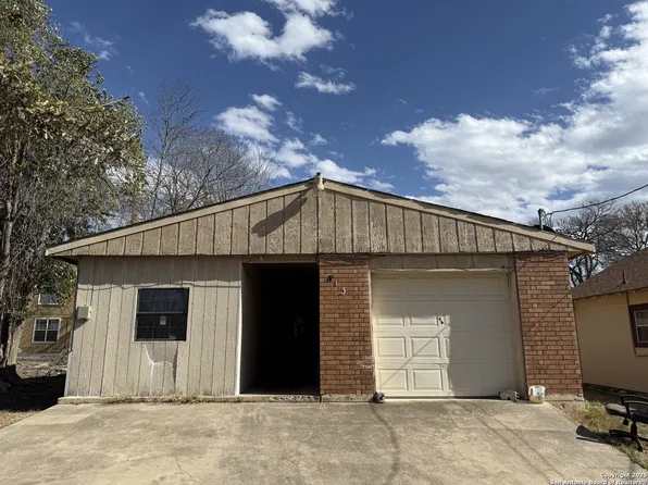 813 Ross, Kerrville, TX 78028