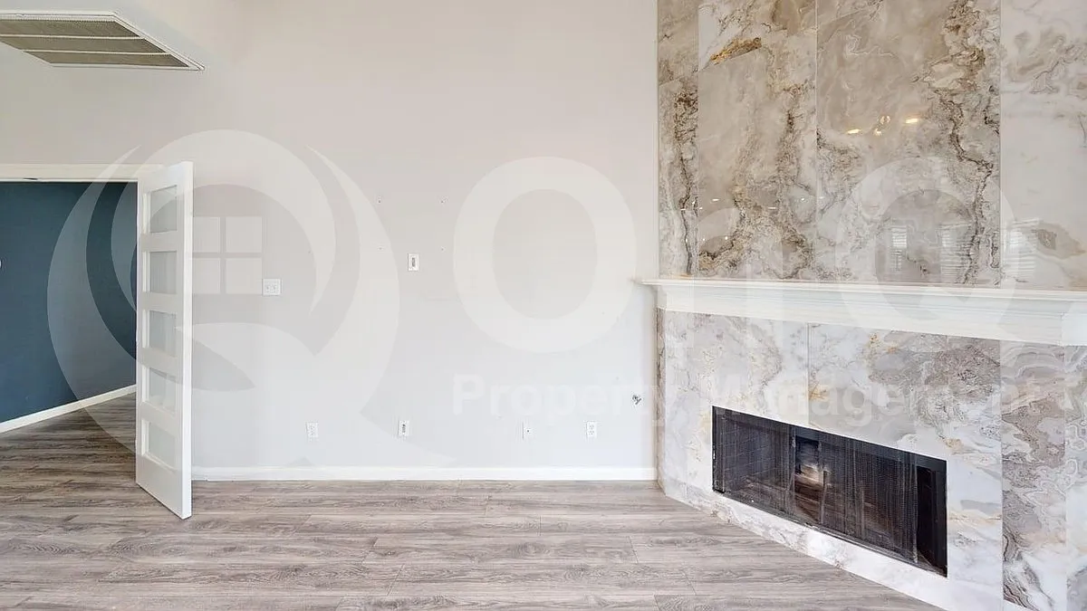 4 bed, 3.0 bath, 2562 sqft, $2,999 — Photo 3