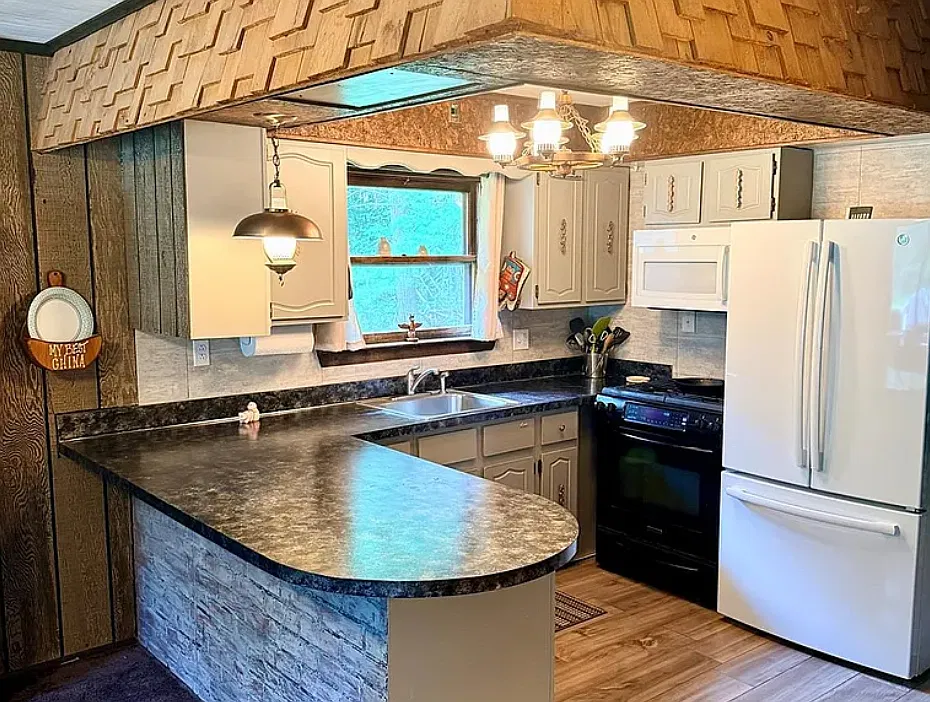 3 bed, 1170 sqft, $1,349 — Photo 4