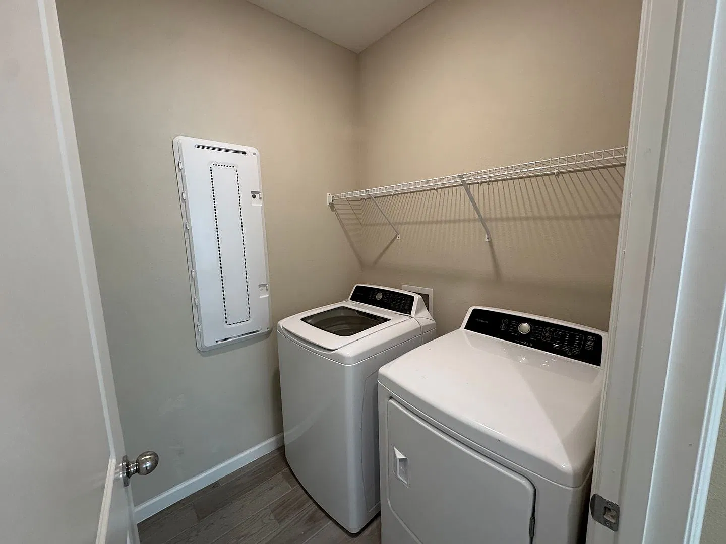 First Month Free! Hud Welcome! 3br/2.5ba + Loft With 2-Car Garage! — Photo 4