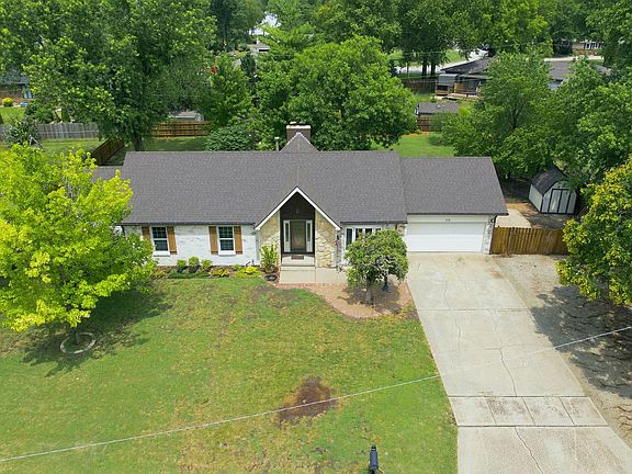 4th image of 608 E Meadow Rd