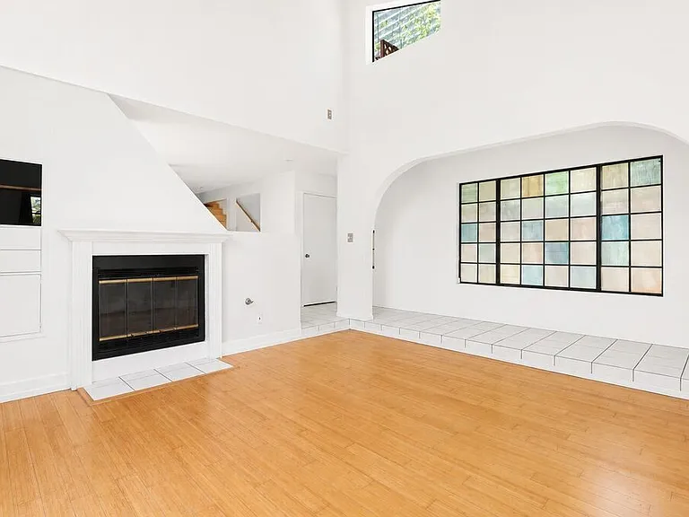 3113 Thatcher Ave — Photo 2