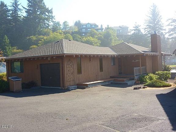 4th image of 1132 NE West Lagoon Dr
