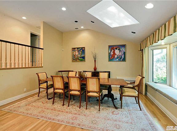 3rd image of 105 Cedar Ave