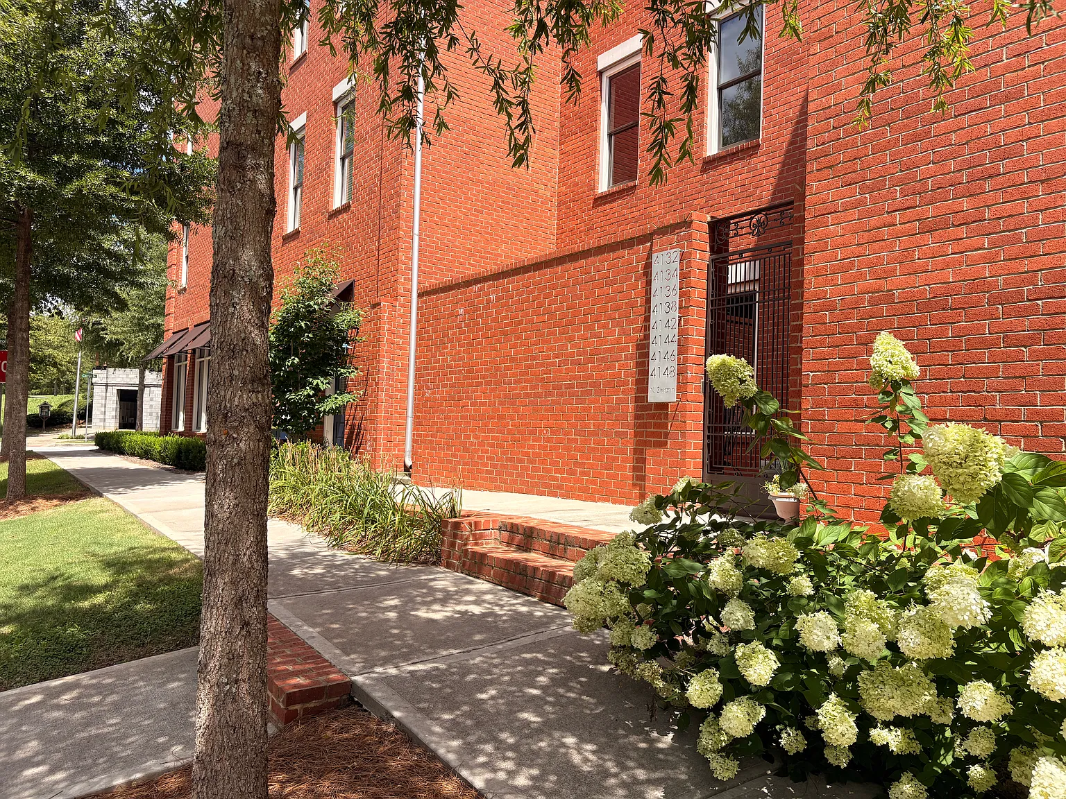 1 bed, 700 sqft, $1,600 — Photo 3