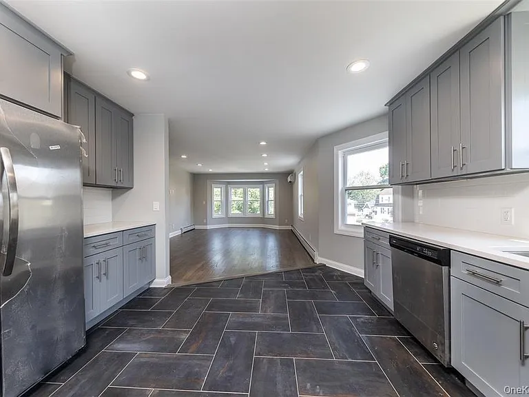 57 Earle Ave #2 — Photo 4