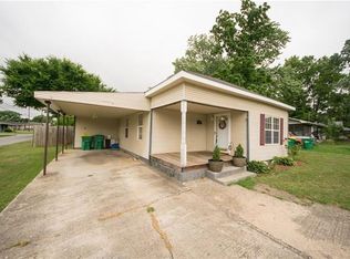 229 N B St, Centerton, AR 72719