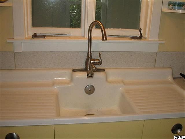 2nd image of 319A Rosemont Ave