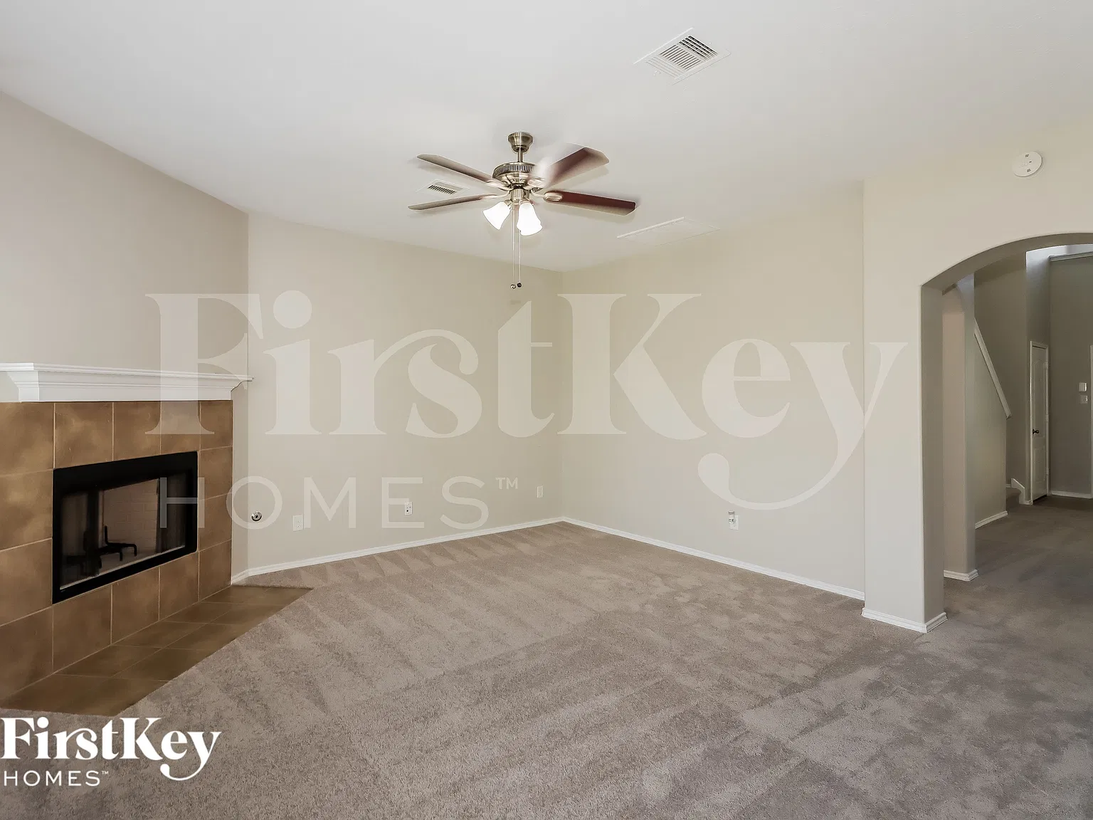 4 bed, 2.0 bath, 2432 sqft, $2,575 — Photo 2