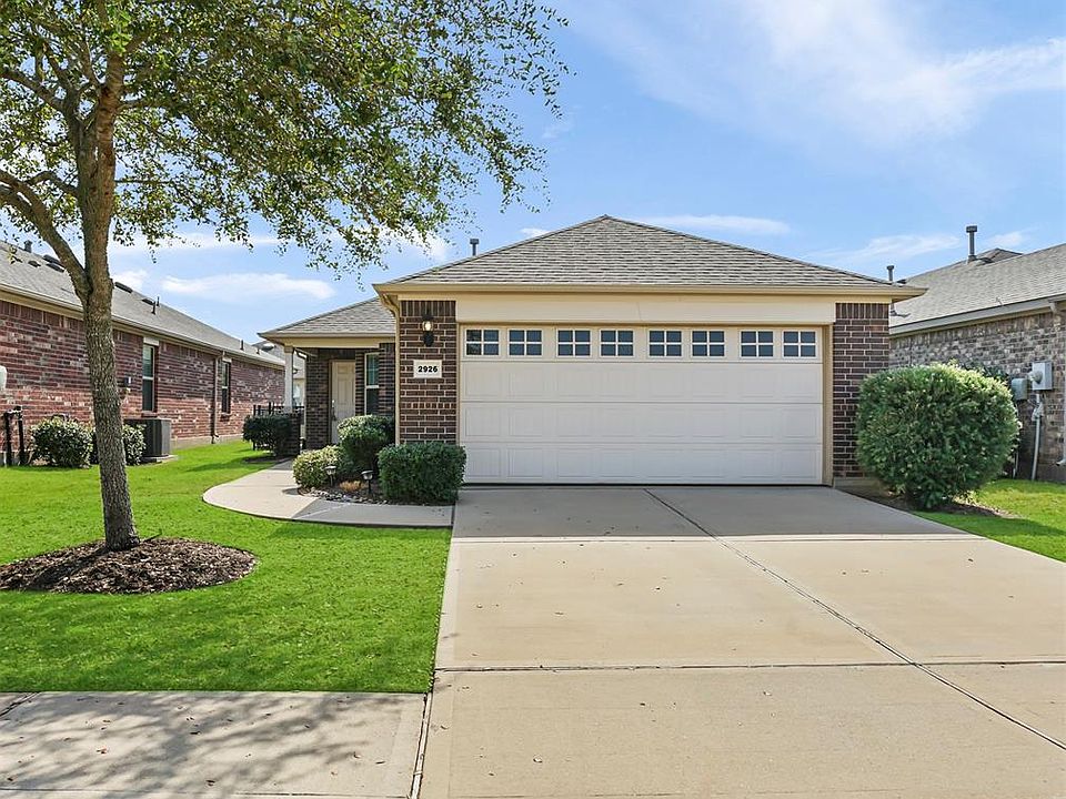 Nice 3/2/2 home located on a quiet street in the wonderful adult community of Del Webb. This home is completely move-in ready and offers spacious rooms and a great open floor plan.