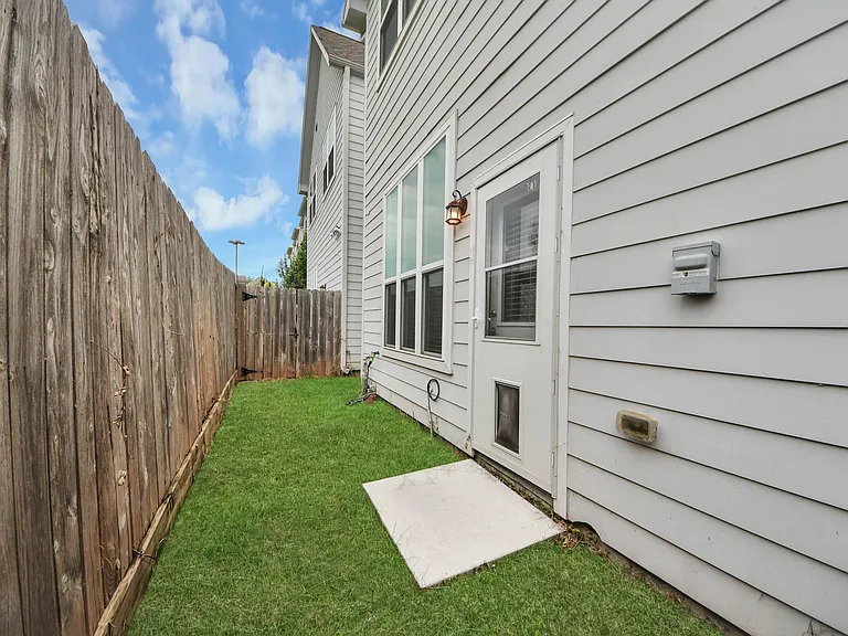 1805 Napa Creek Ln — Photo 33
