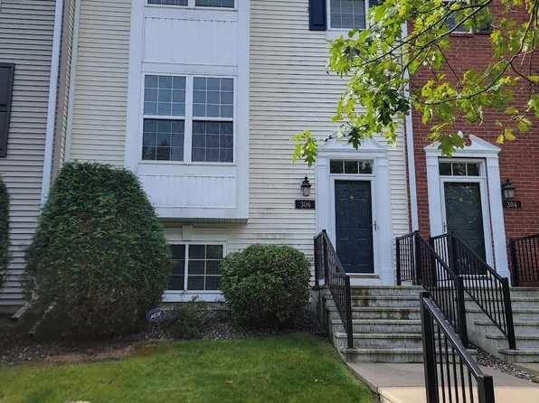 306 Heritage Trl, Circle Pines, MN 55014