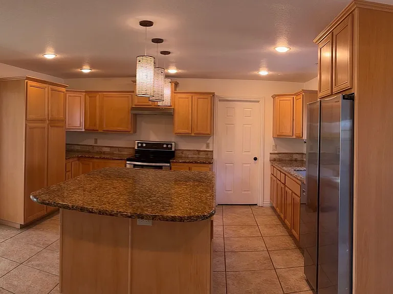 101 N Vulcan Ave — Photo 5
