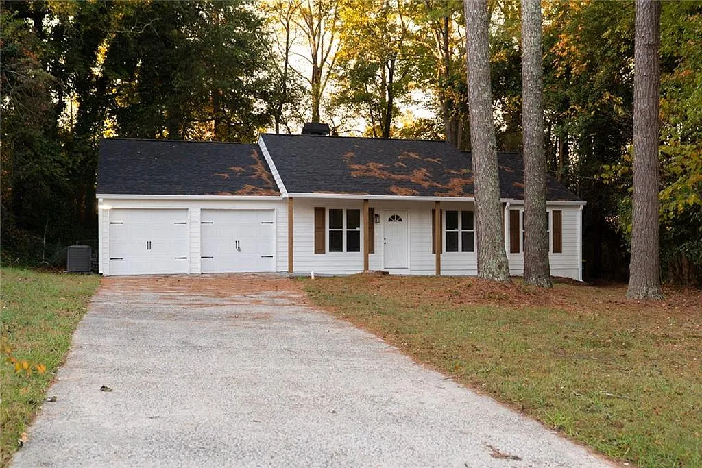 3 bed, 2.0 bath, 1240 sqft, $2,300 — Photo 1