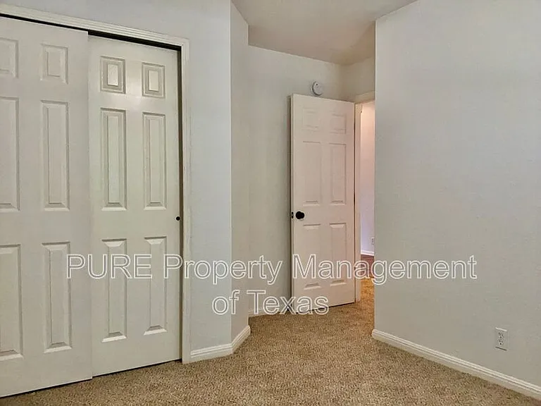 706 Stewart Dr — Photo 18