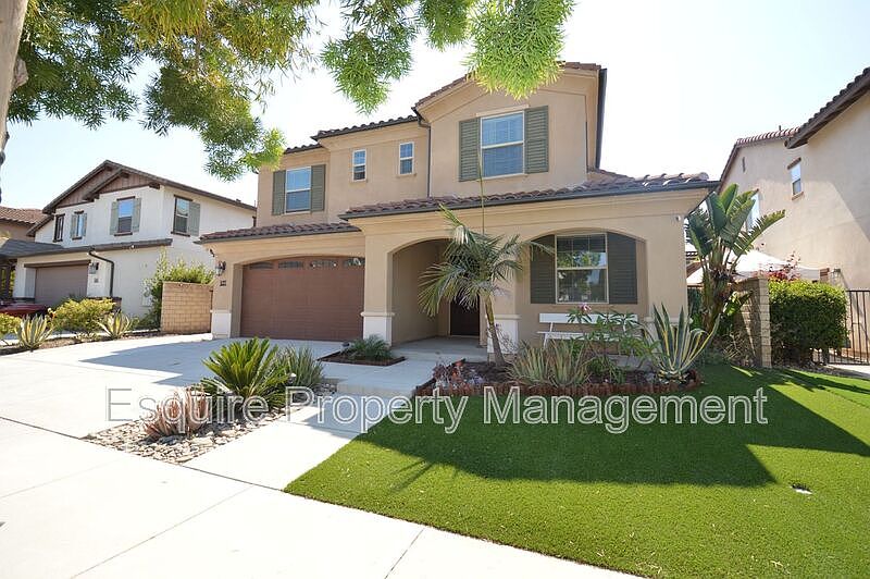 1st image of 527 Elm Cottage Ct